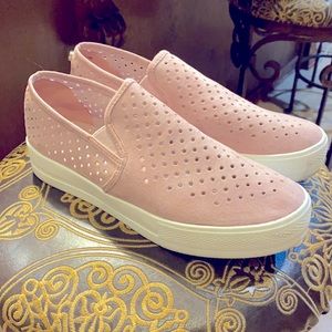 Pink suede Steve Madden loafers